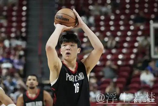 杨瀚森社交平台晒赛场生活照并写道:十二月 杨瀚森社交平台晒赛场生活照并写道:十二月